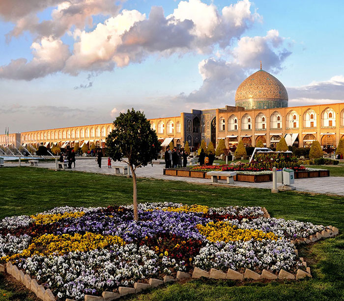 Isfahan The city of four seasons
